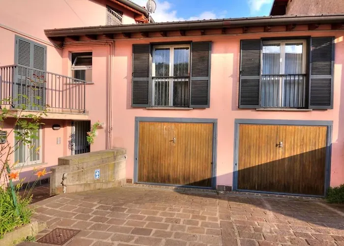 Casa Angolo Della Corte * Como
